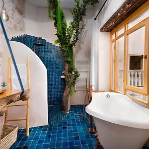Mama Lova Hotel, Riad, Restaurant & رياد الصويرة